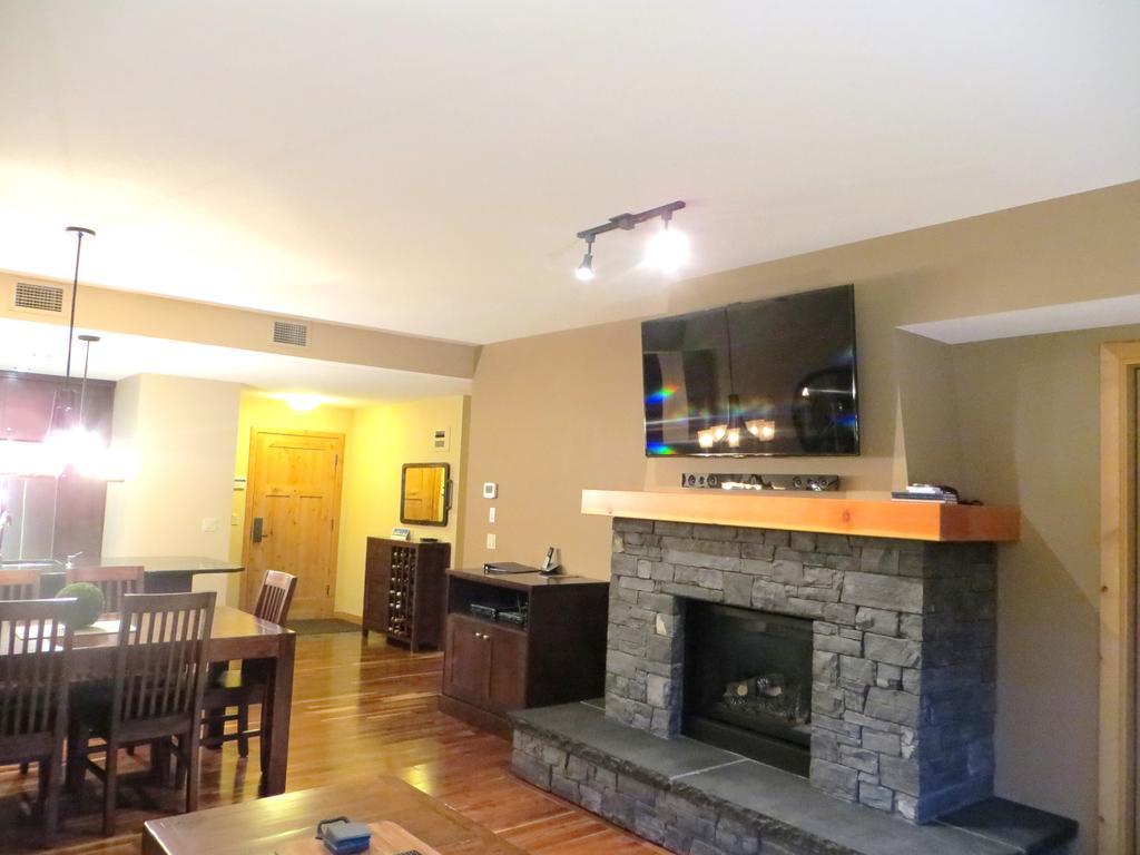 Luxury Canmore Vacations Room photo