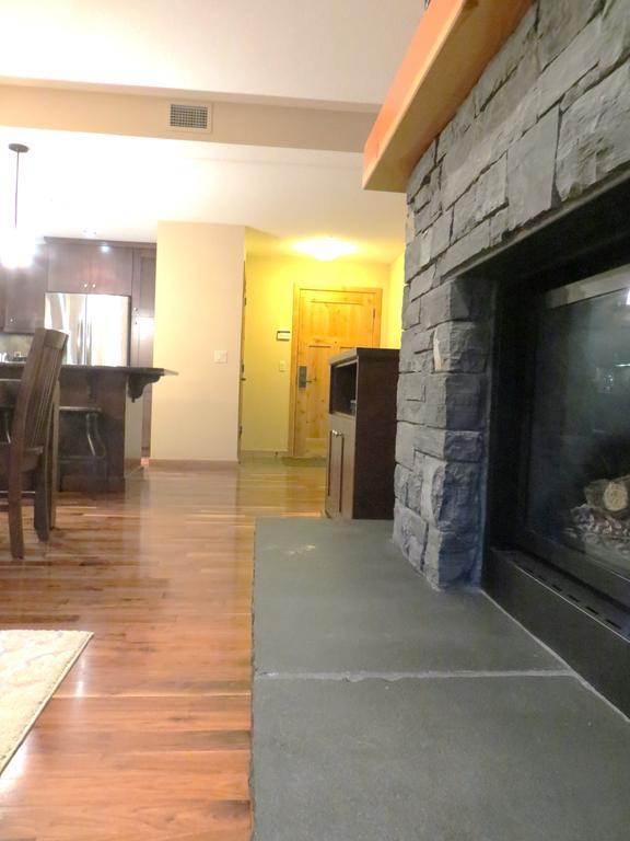 Luxury Canmore Vacations Room photo