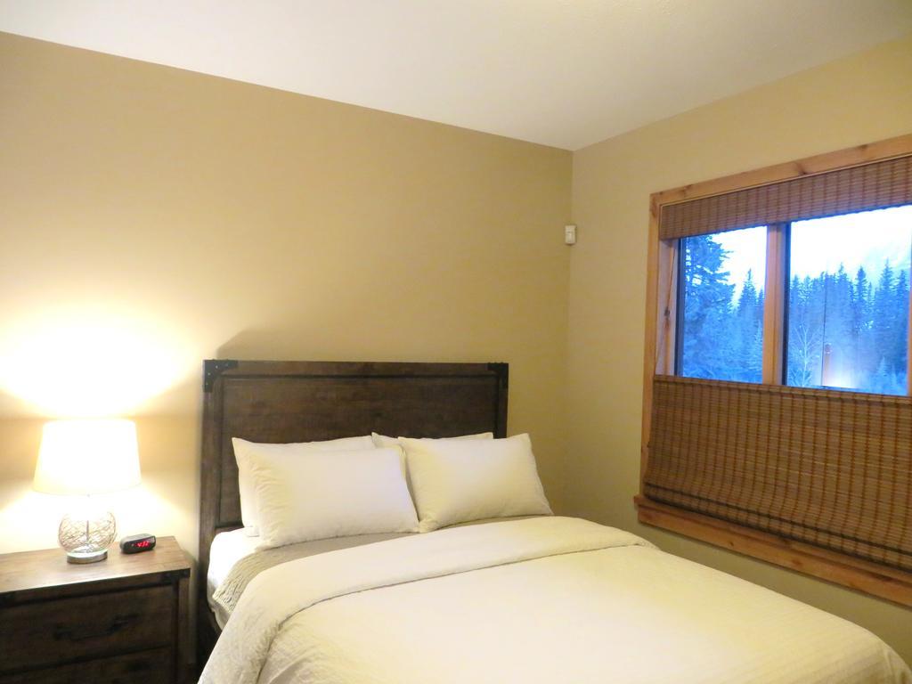 Luxury Canmore Vacations Room photo