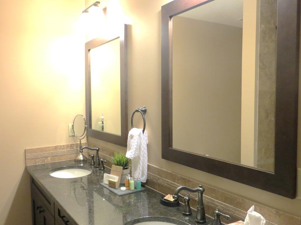 Luxury Canmore Vacations Room photo