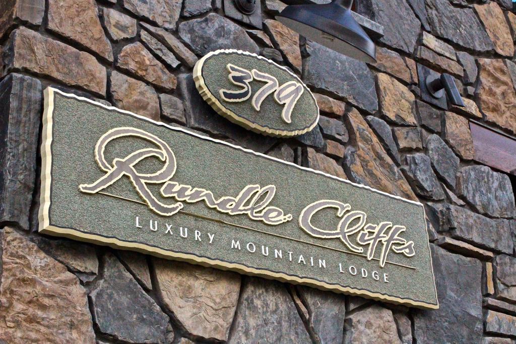 Luxury Canmore Vacations Room photo