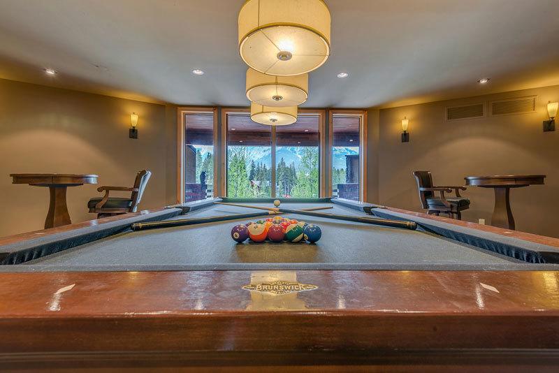 Luxury Canmore Vacations Room photo